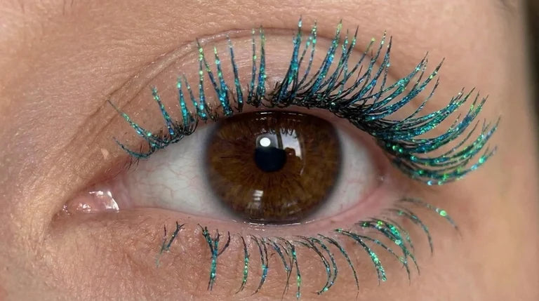 Après LashTrip : reflets turquoise sur les cils